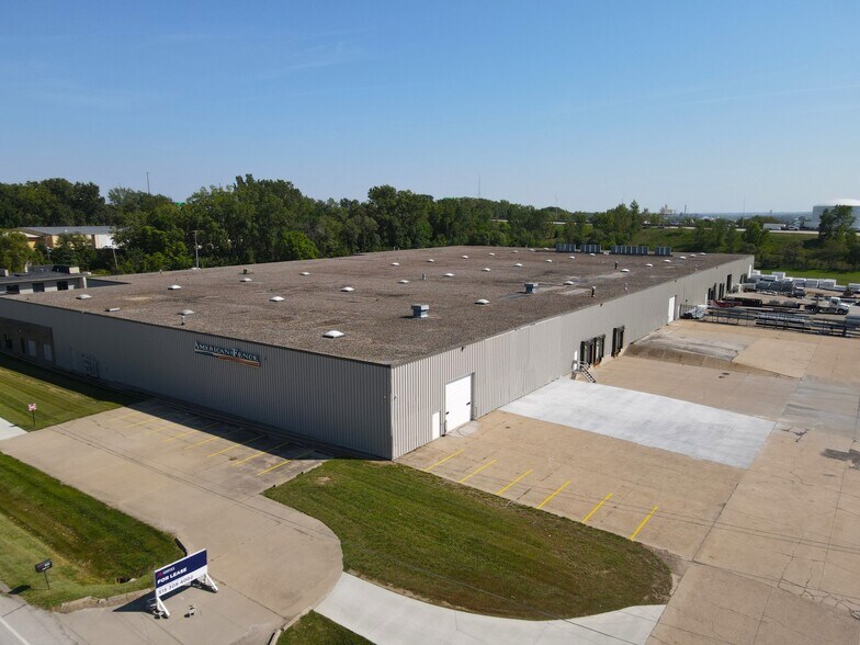 1675 NE 51st Ave, Des Moines, IA à louer - Photo de l’immeuble – Image 1 sur 8