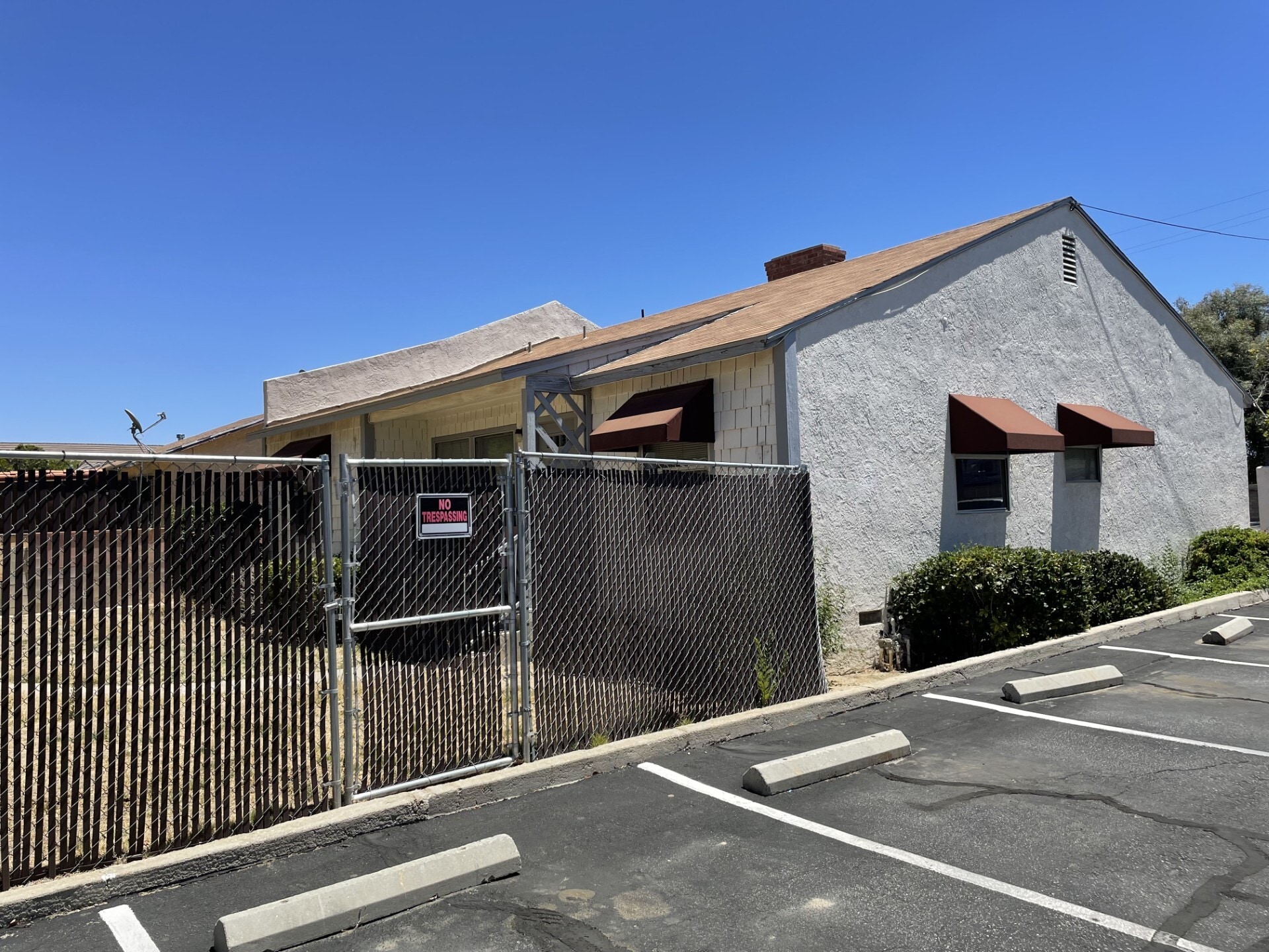 930 W Newgrove St, Lancaster, CA à louer Photo de l’immeuble– Image 1 sur 3
