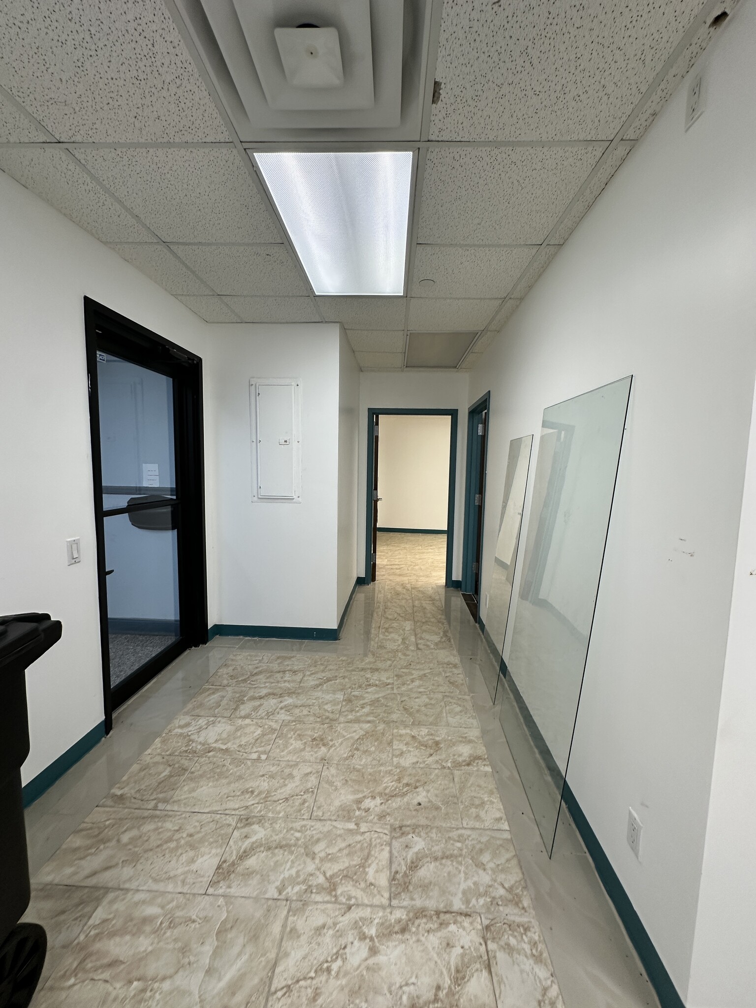 3219-3223 E Tremont Ave, Bronx, NY à louer Photo intérieure– Image 1 sur 7