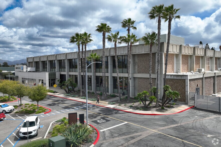 16399 W Bernardo Dr, San Diego, CA à louer - Photo de l’immeuble – Image 3 sur 6