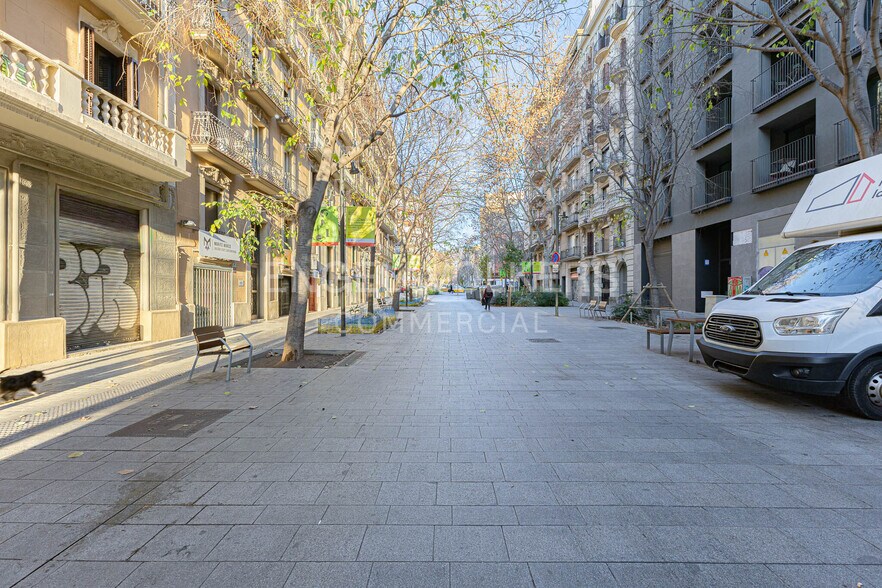 Immeuble residentiel dans Barcelone, Barcelona à vendre - Photo de l’immeuble – Image 3 sur 6