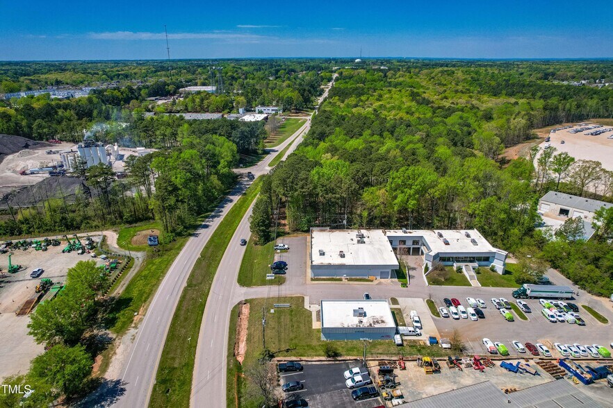 5706 Chapel Hill Rd, Raleigh, NC à louer - Photo de l’immeuble – Image 3 sur 25