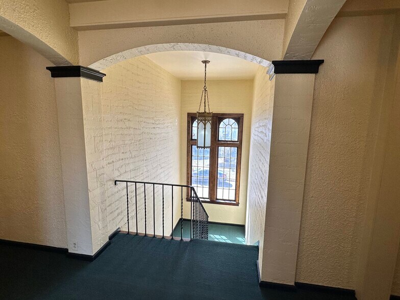 1216 S Center Ave, Sioux Falls, SD à vendre - Photo de l’immeuble – Image 3 sur 11