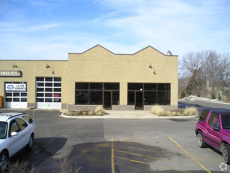 1222 S Route 12, Fox Lake, IL à louer - Photo de l’immeuble – Image 2 sur 16