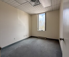 108 Angeline St, Lindsay, ON à louer Photo intérieure– Image 2 sur 2