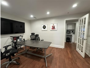 186-190 Davenport Rd, Toronto, ON à louer Photo intérieure– Image 2 sur 17