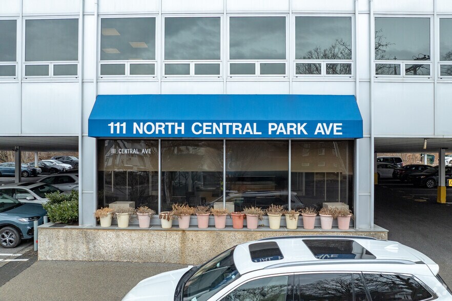 111 N Central Ave, Hartsdale, NY à louer - Photo de l’immeuble – Image 3 sur 19