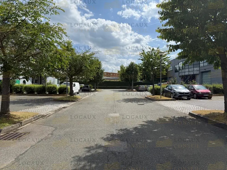 Local d’activités dans Élancourt à louer - Autre – Image 3 sur 3