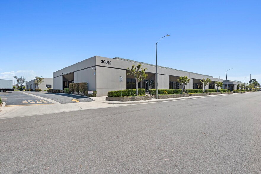 20610 Manhattan Pl, Torrance, CA à louer - Photo de l’immeuble – Image 1 sur 6