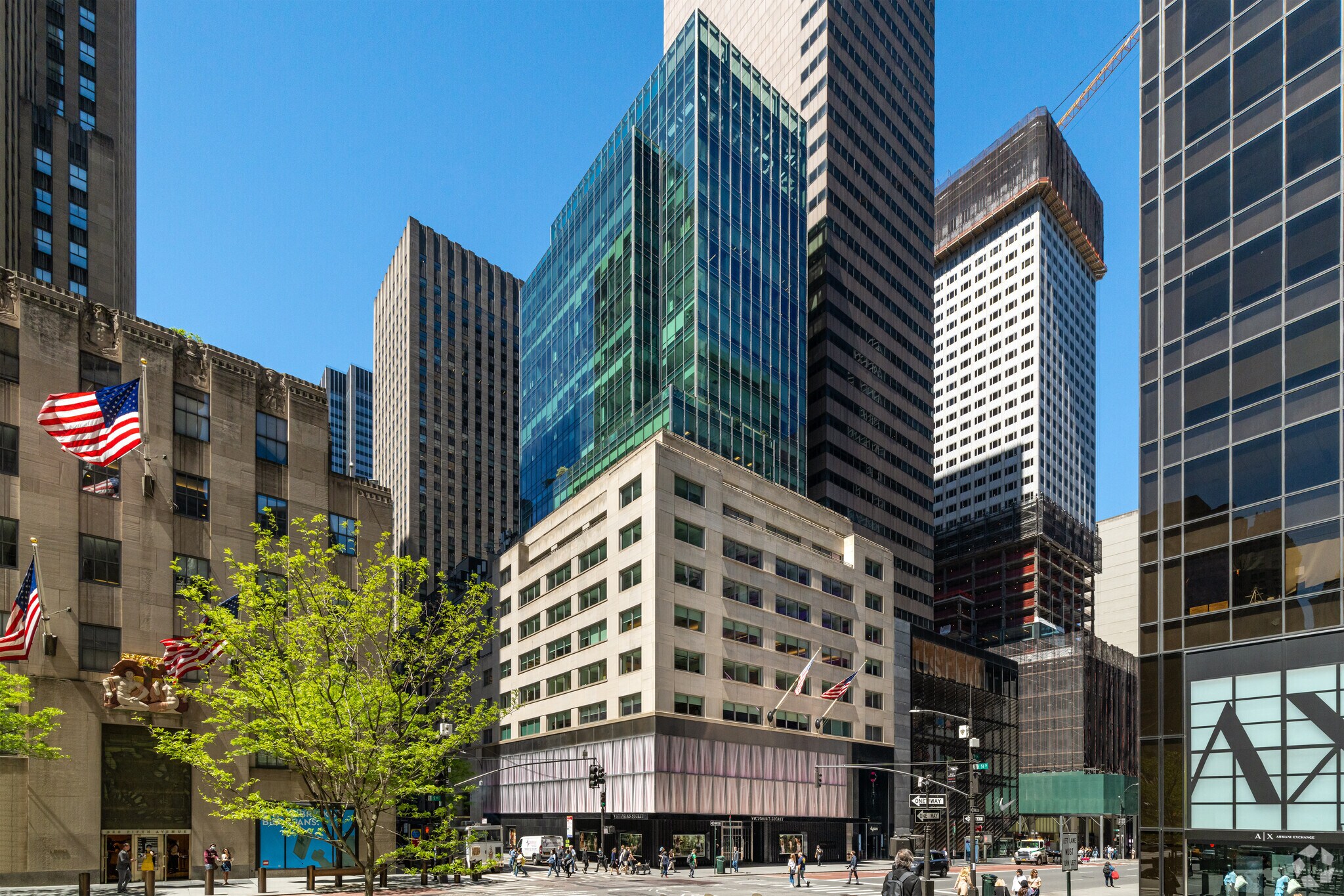 640 Fifth Ave, New York, NY à louer Photo de l’immeuble– Image 1 sur 5