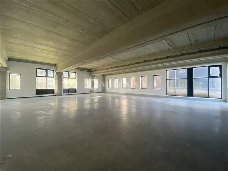 Bureau dans Nanterre à louer - Photo de l’immeuble – Image 3 sur 12