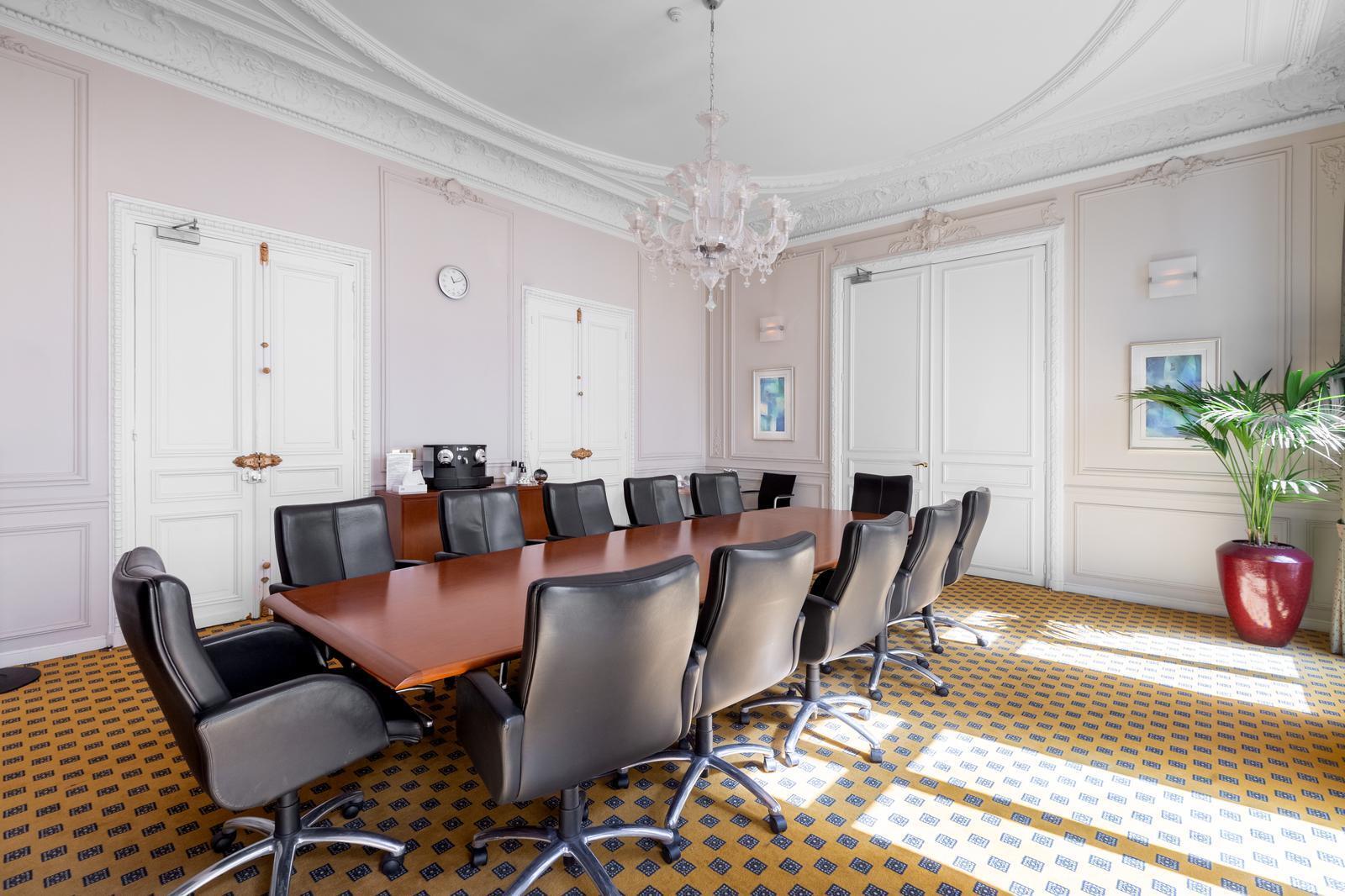 27 Rue De Bassano, Paris à louer Photo intérieure– Image 1 sur 11