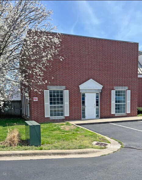 2424 S Campbell Ave, Springfield, MO à louer - Photo de l’immeuble – Image 1 sur 2