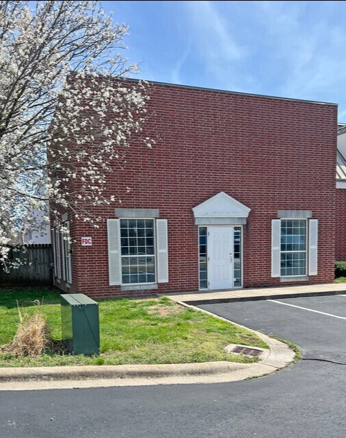 2424 S Campbell Ave, Springfield, MO à louer Photo de l’immeuble– Image 1 sur 3