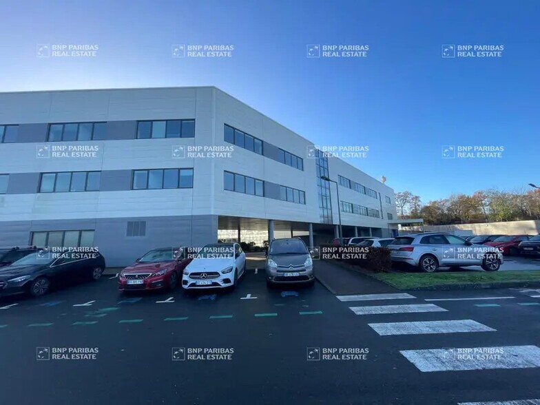 Bureau dans Saint-Jacques-de-la-Lande à louer - Photo de l’immeuble – Image 1 sur 23