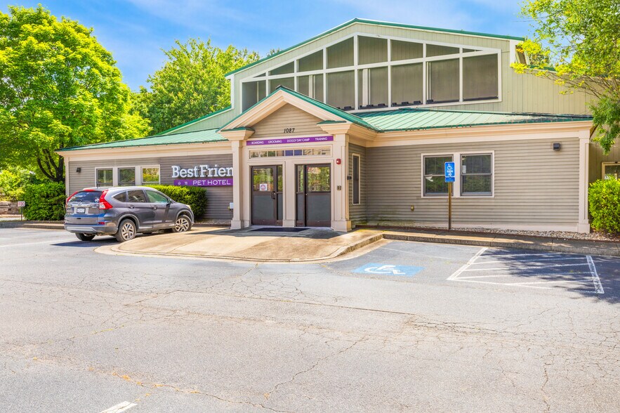 1087 Johnson Ferry Rd, Marietta, GA à vendre - Photo de l’immeuble – Image 3 sur 8