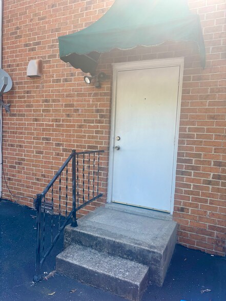 841 Wren Rd, Goodlettsville, TN à louer - Photo de l’immeuble – Image 2 sur 11