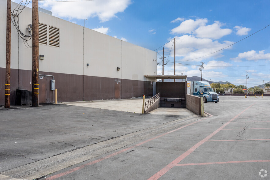 9954 Sierra Ave, Fontana, CA à louer - Photo de l’immeuble – Image 3 sur 3
