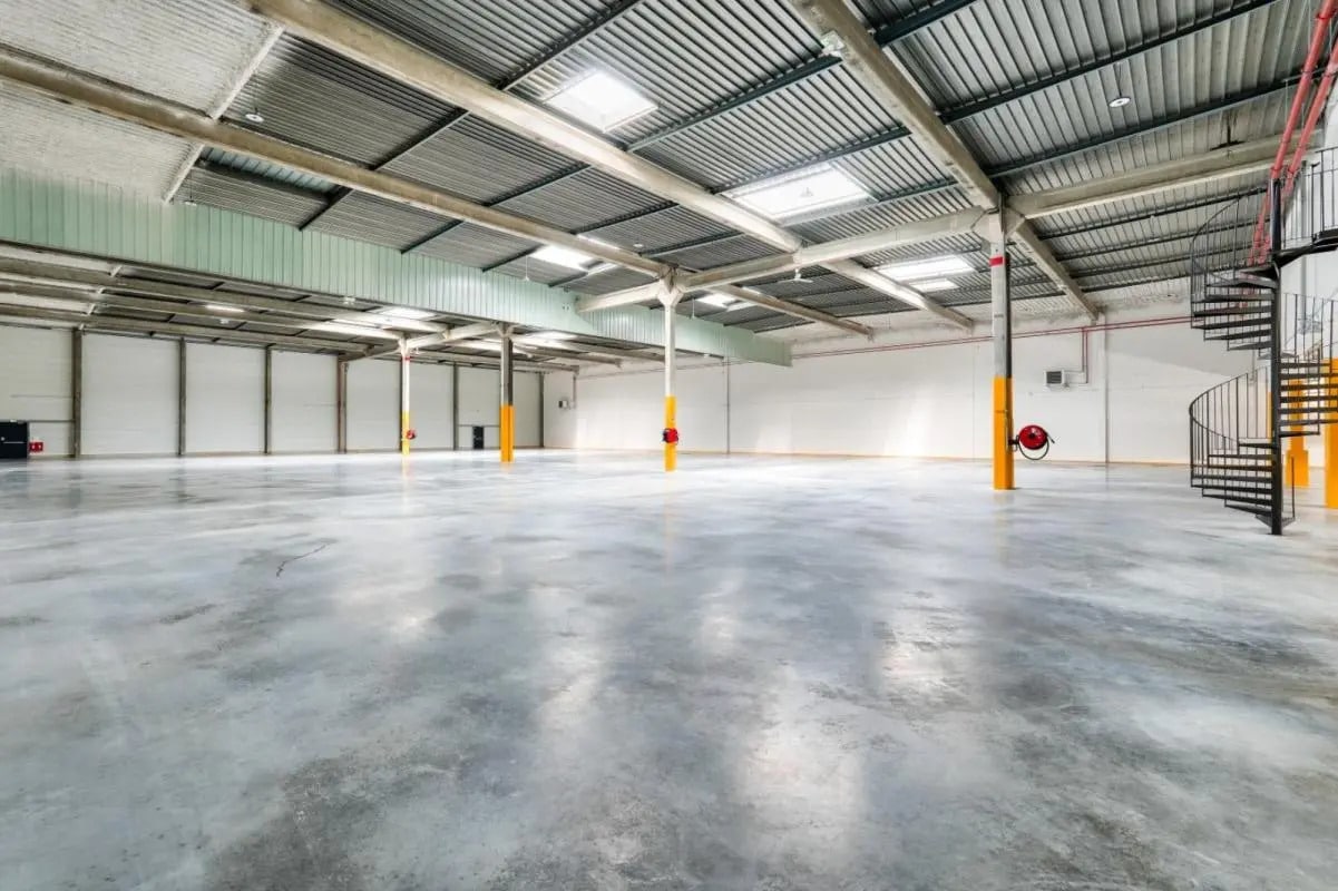 Local d’activités dans Trappes à louer Photo intérieure– Image 1 sur 20