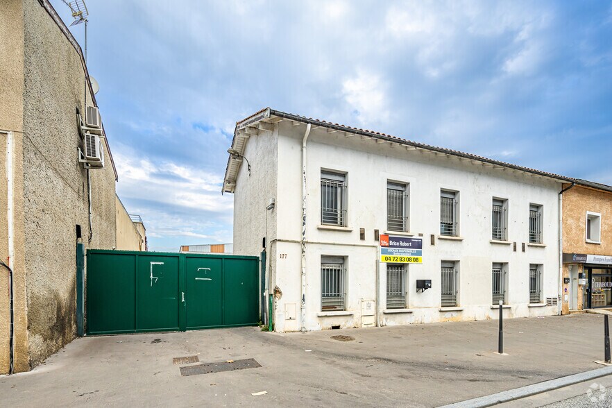 Local d'activités dans Villeurbanne à vendre - Photo principale – Image 1 sur 2