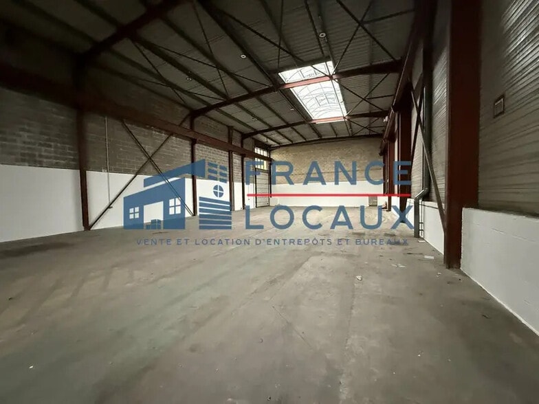 Local d’activités dans Le Thillay à louer - Photo intérieure – Image 2 sur 4