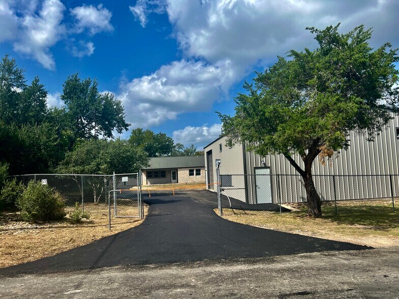 16001 Awalt Dr, Austin, TX à vendre - Photo de l’immeuble – Image 3 sur 44