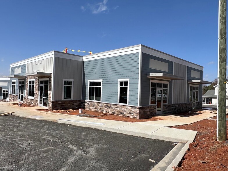 106 Commerce Center Loop, Mooresville, NC à louer - Photo de l’immeuble – Image 1 sur 5