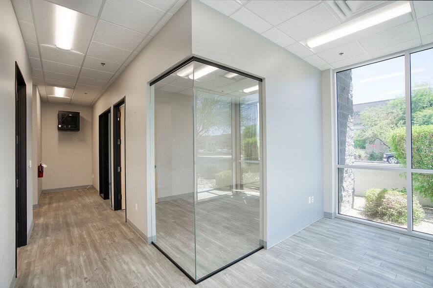 1550 W Parkside Ln, Phoenix, AZ à louer - Photo de l’immeuble – Image 3 sur 8