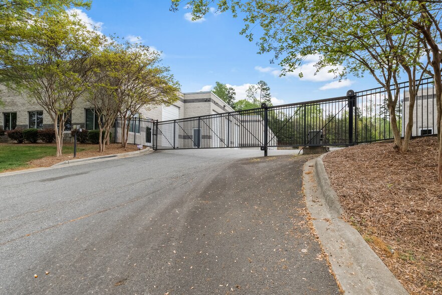 295 Cayuga Dr, Mooresville, NC à vendre - Photo de l’immeuble – Image 3 sur 19