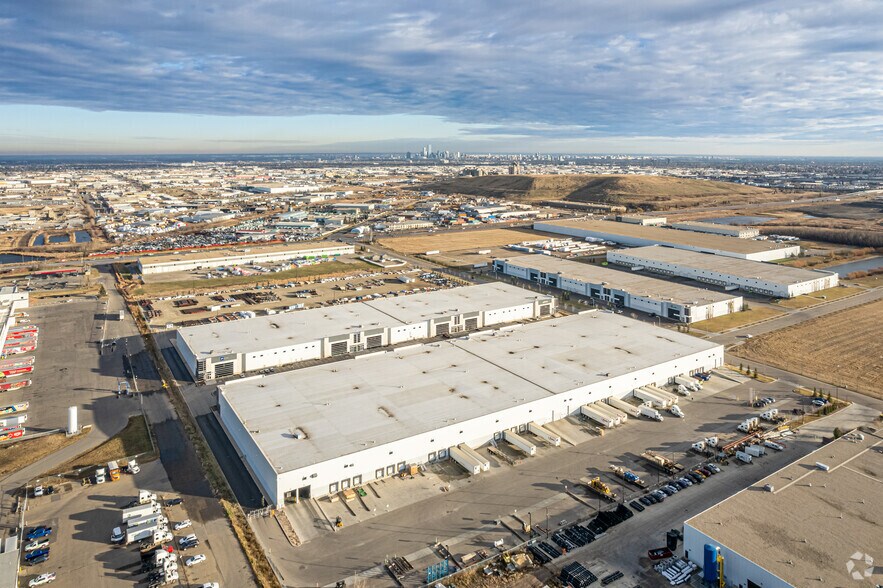 17424 129 Av NW, Edmonton, AB à louer - Aérien – Image 3 sur 4