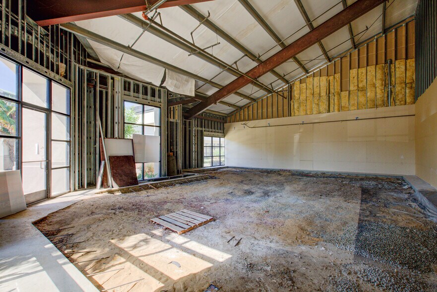 436 E Yosemite Ave ( Suite B&C) portefeuille de 2 biens à vendre sur LoopNet.fr - Photo intérieure – Image 2 sur 24