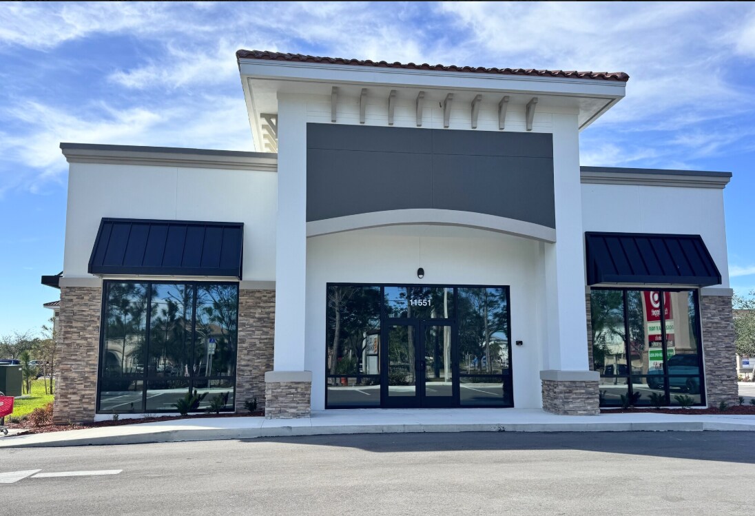 11551 Majestic Palms Blvd, Fort Myers, FL à louer Photo de l’immeuble– Image 1 sur 5