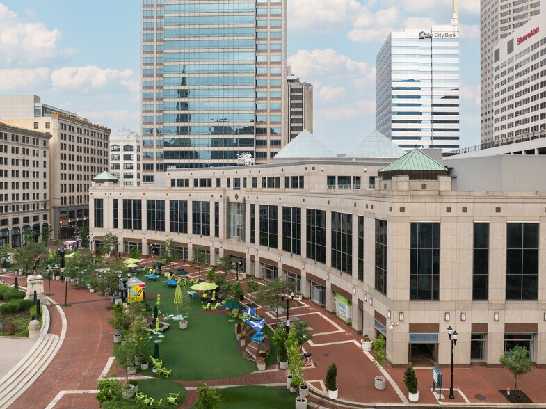 120 Monument Cir, Indianapolis, IN à louer - Photo de l’immeuble – Image 2 sur 15