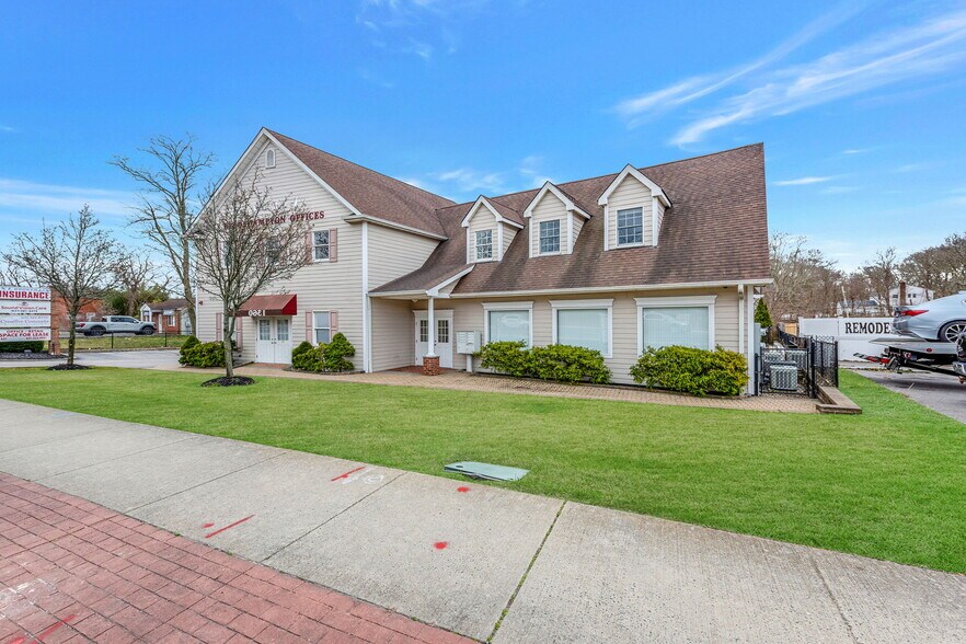 1360 Montauk Hwy, Mastic, NY à vendre - Photo de l’immeuble – Image 2 sur 52