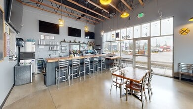 30860 NW Pacific St, North Plains, OR à louer Numérisation 3D Matterport– Image 1 sur 9