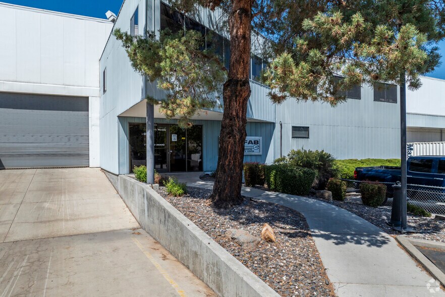 685 E Glendale Ave, Sparks, NV à vendre - Photo de l’immeuble – Image 3 sur 12