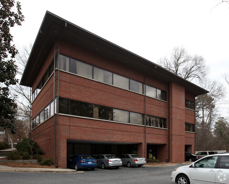 1600 E Franklin St, Chapel Hill, NC à louer - Photo de l’immeuble – Image 2 sur 3