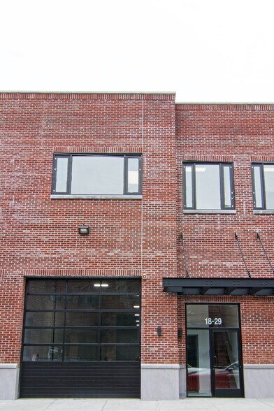 1833 42nd St, Astoria, NY à louer - Photo de l’immeuble – Image 2 sur 13