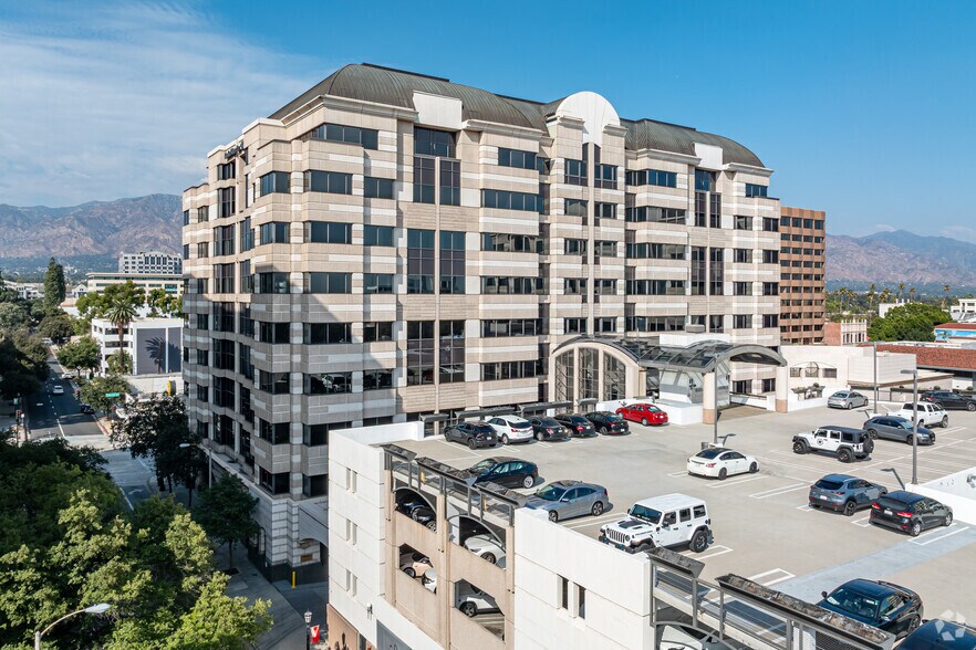 800 E Colorado Blvd, Pasadena, CA à louer - Photo de l’immeuble – Image 3 sur 9