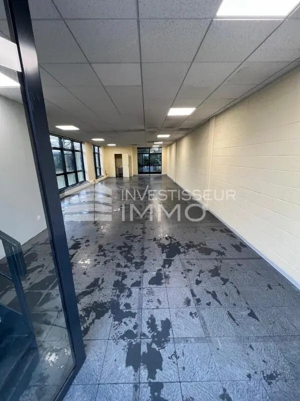 Plus de détails pour Local d'activités à louer