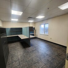 47 Slade St, Fall River, MA à louer Photo intérieure– Image 1 sur 24