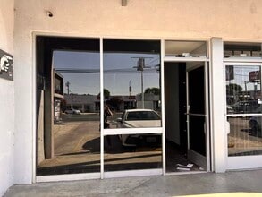 22738 Ventura Blvd, Woodland Hills, CA à louer Photo intérieure– Image 1 sur 3