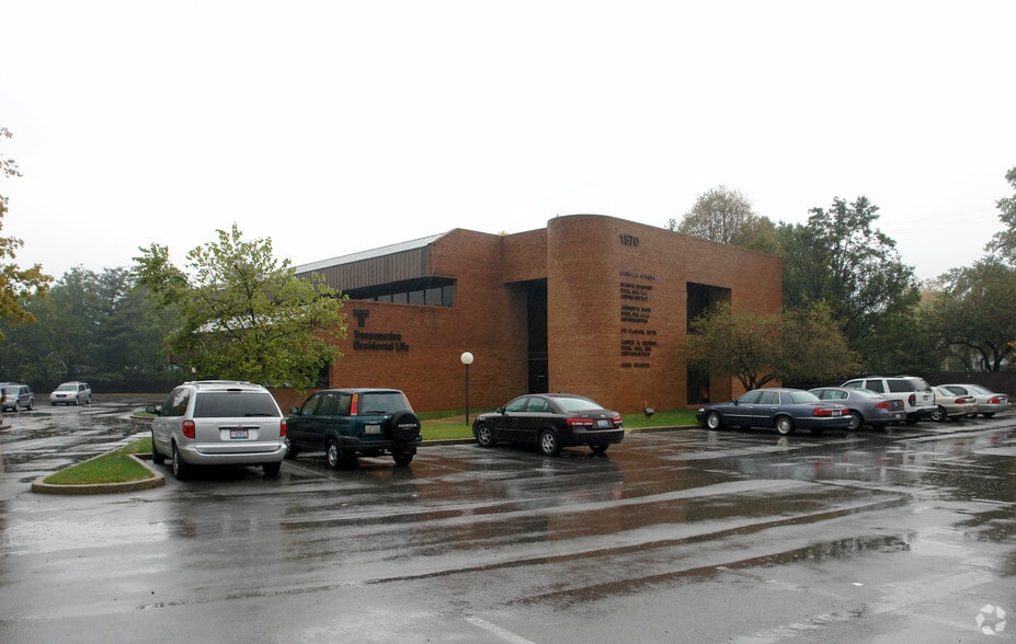 1570 Fishinger Rd, Upper Arlington, OH à louer - Photo principale – Image 1 sur 2