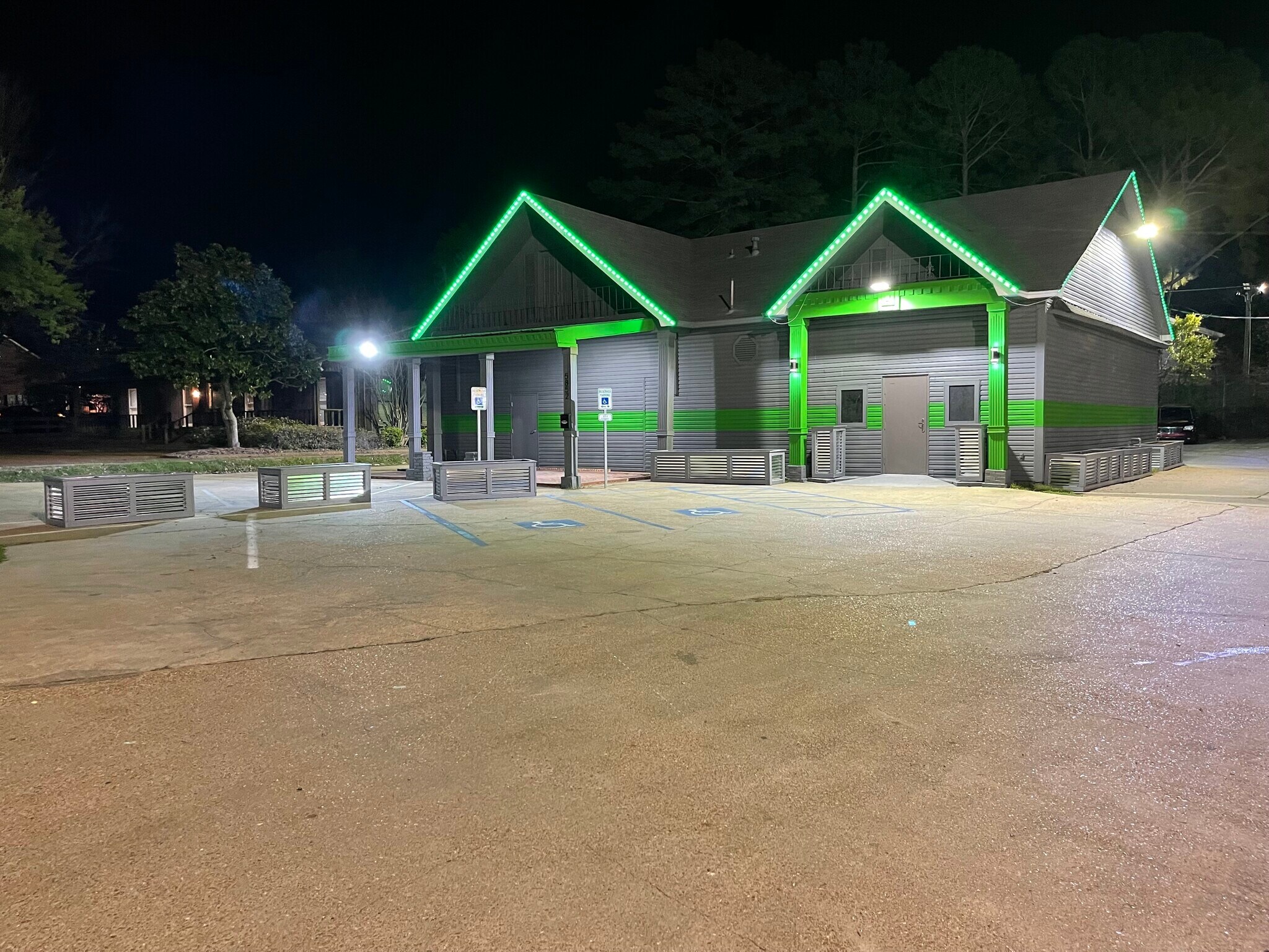 5852 Ridgewood Rd, Jackson, MS à vendre Photo de l’immeuble– Image 1 sur 2