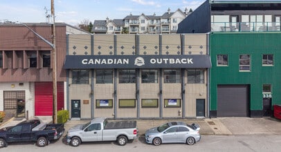 332 E Esplanade, North Vancouver, BC à louer Photo de l’immeuble– Image 2 sur 8