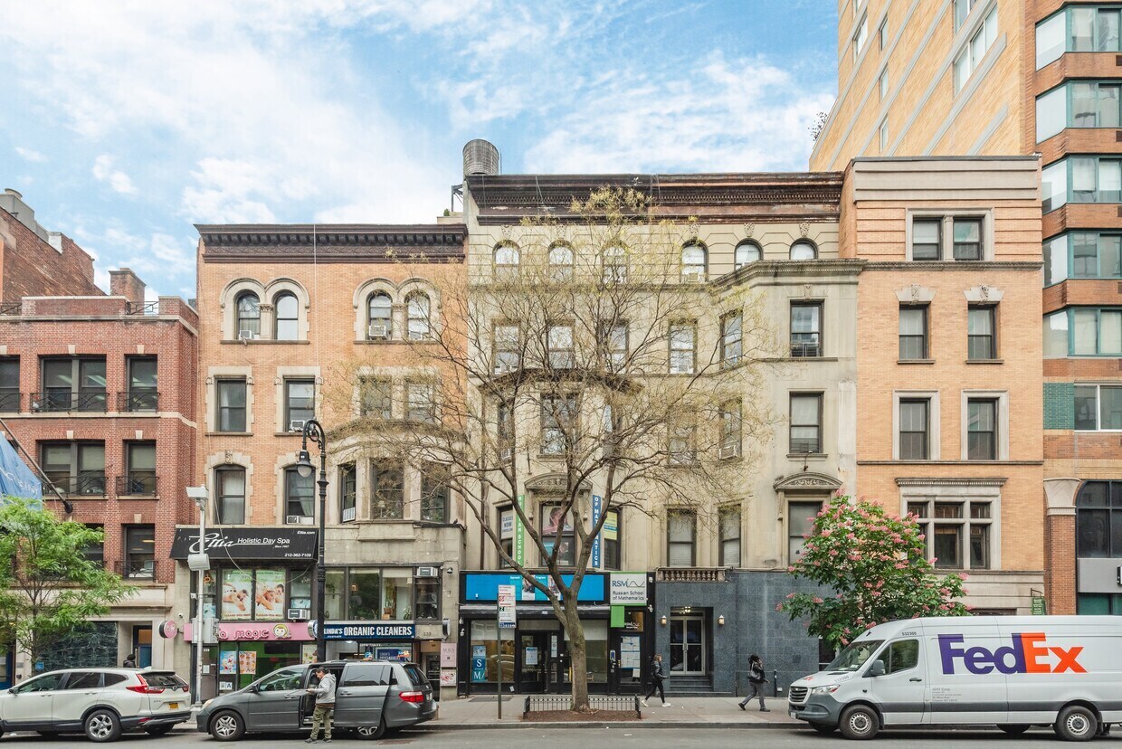 237 W 72nd St, New York, NY à vendre Photo de l’immeuble– Image 1 sur 19