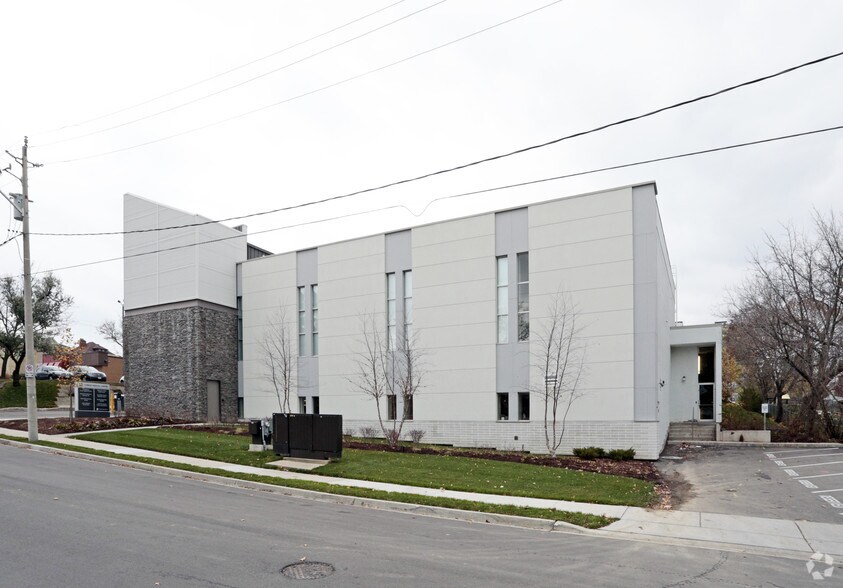 16 Andrew St, Kitchener, ON à louer - Photo de l’immeuble – Image 2 sur 12