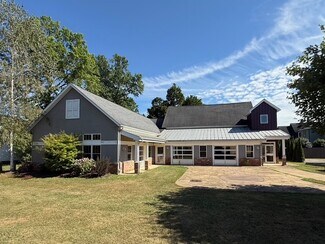 Plus de détails pour 135 S Eagle St, Geneva, OH - Spécialisé à vendre