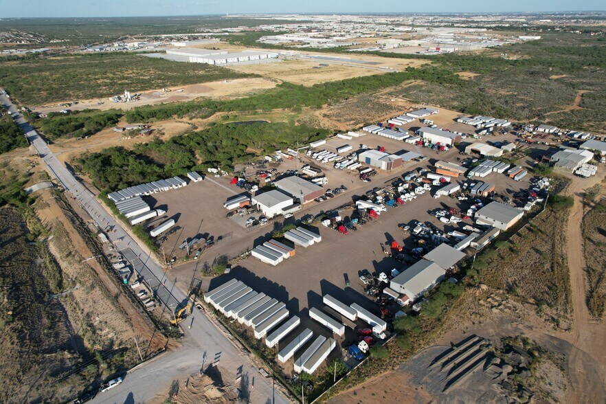 475 El Pico Rd, Laredo, TX à louer - Photo de l’immeuble – Image 3 sur 5