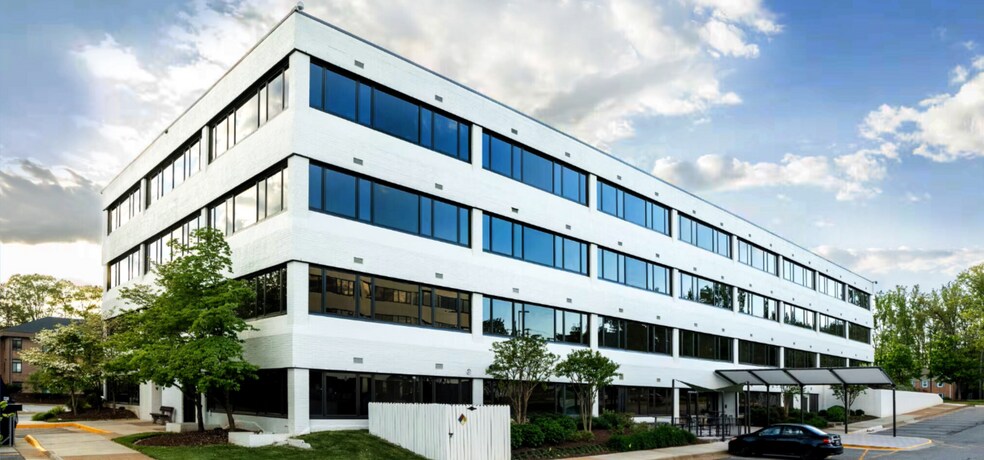 3299 Woodburn Rd, Annandale, VA à louer - Photo de l’immeuble – Image 1 sur 10